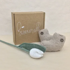 Coffret Chaussons pompon et fleur BISE – Beige
