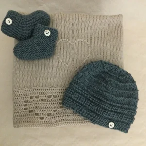 Coffret Cadeau de Naissance Couverture Bonnet Chaussons Nouveau né  CALIN – Beige