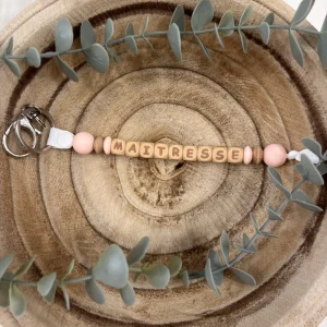 Porte-clé rose clair et bois