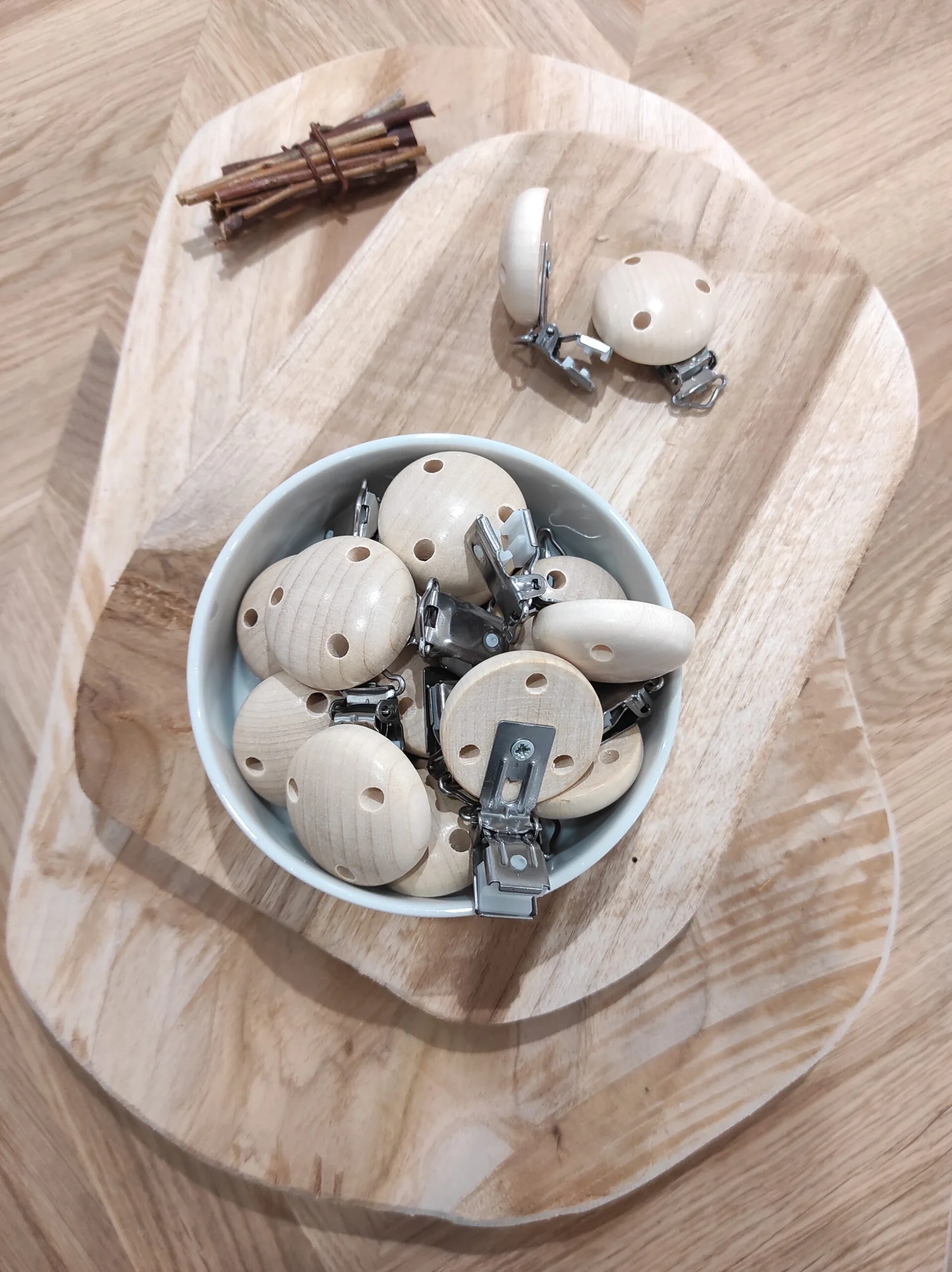 Clip en bois Ø 35 mm lot de 10 – Fixation fiable pour attache-tétine – Image 2