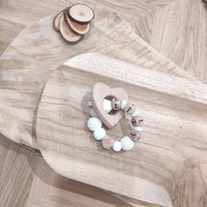Anneau de dentition crème avec cœur en bois