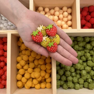 Lot de 10 perles fraises – existe en plusieurs couleurs