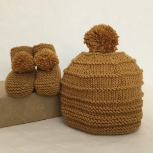 Coffret Bonnet et chaussons POMPON – Noisette