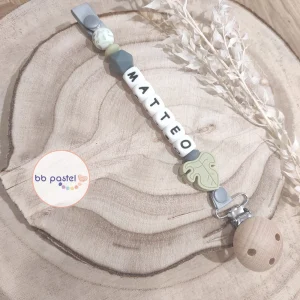 Attache tétine gris foncé – feuille vert sage