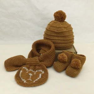 Coffret Hiver écharpe bonnet chaussons en laine TOUCHO – Noisette