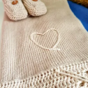 Cadeau Naissance Couverture prénom bébé et Chaussons