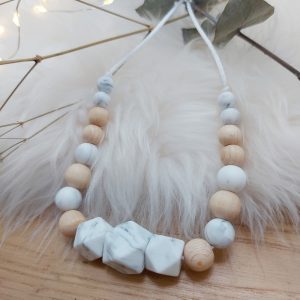 collier d&rsquo;allaitement en bois et silicone